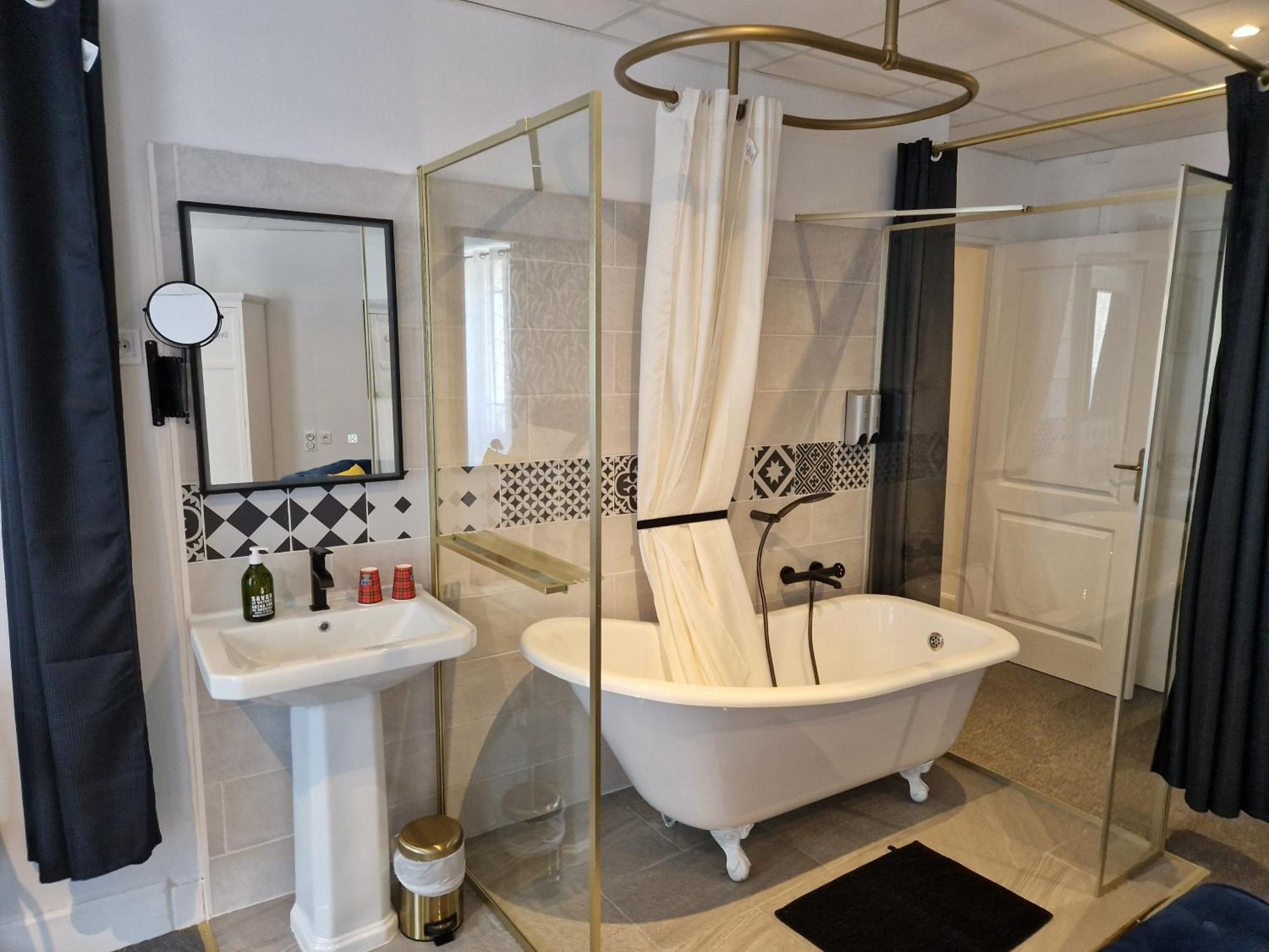 Le Manoir- Cluny Bed and Breakfast Εξωτερικό φωτογραφία